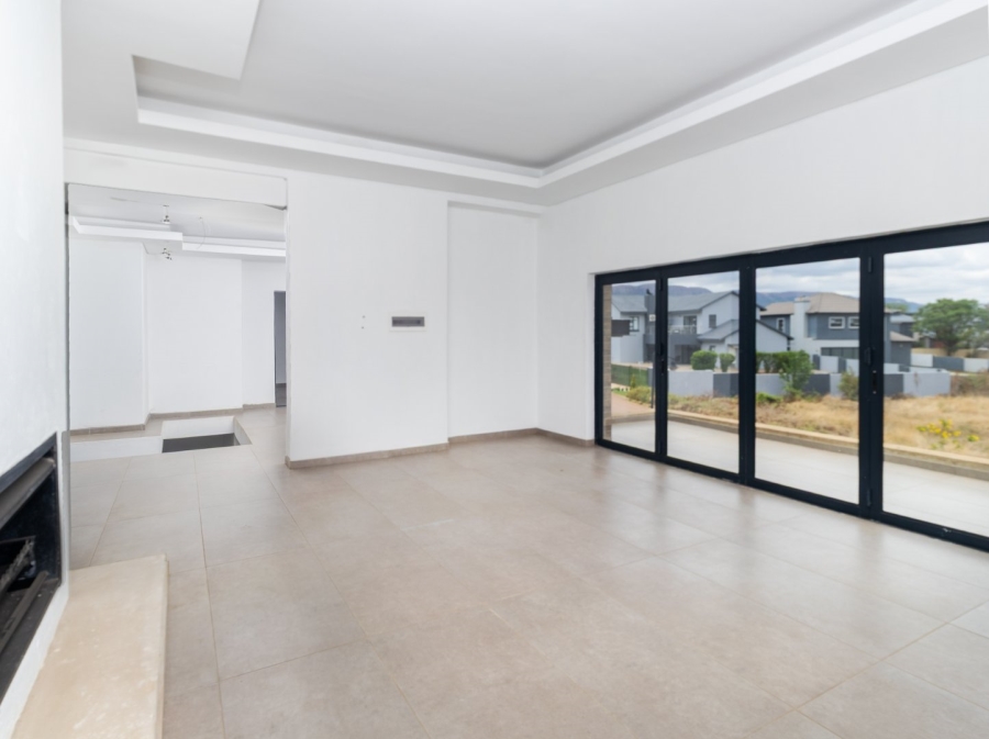 6 Bedroom Property for Sale in Gateway Manor North West
